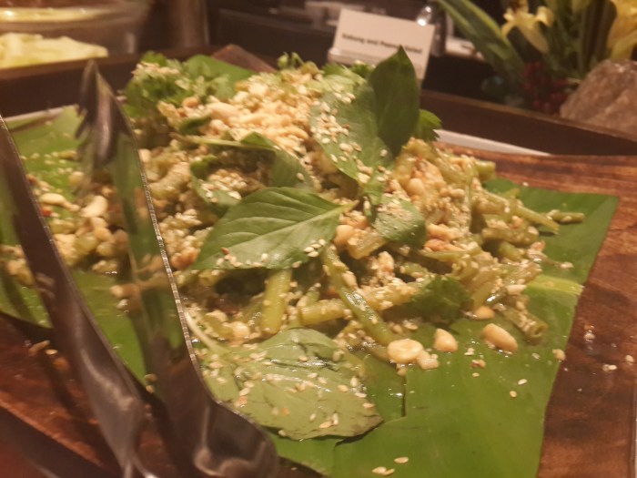 Kakung & Peanut Salad