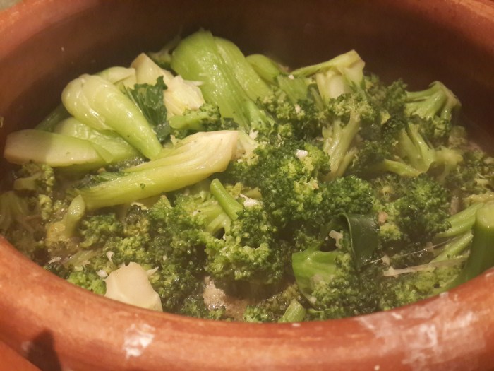Broccoli & Pakchoy toast with Garlic 